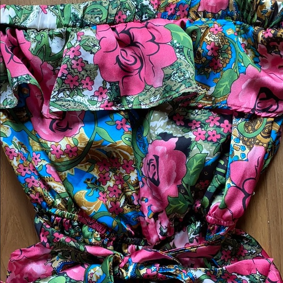 Floral silk strapless romper. Size small - Picture 2 of 4